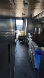 27-ft 2004 Workhorse for Sale - Image 6