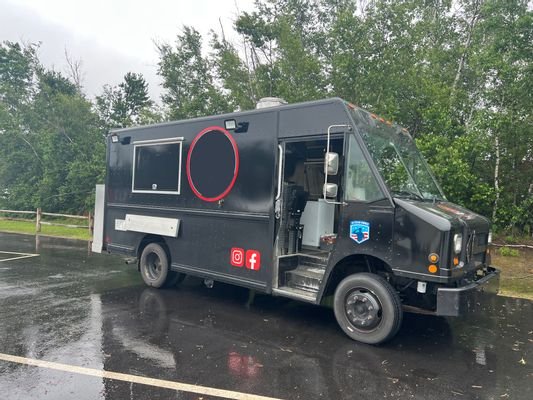 75da5581-09f4-4ed8-a2fb-4a66a4831a5a MT45 Freightliner 24' Food Truck - Image 1