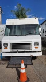 27-ft 2004 Workhorse for Sale - Image 2