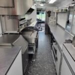 Beautiful 32' Ford StepVan Sandwich Food Truck Ford/F59/2018 - Image 4