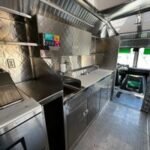 Working 2004 Food Truck - Image 4